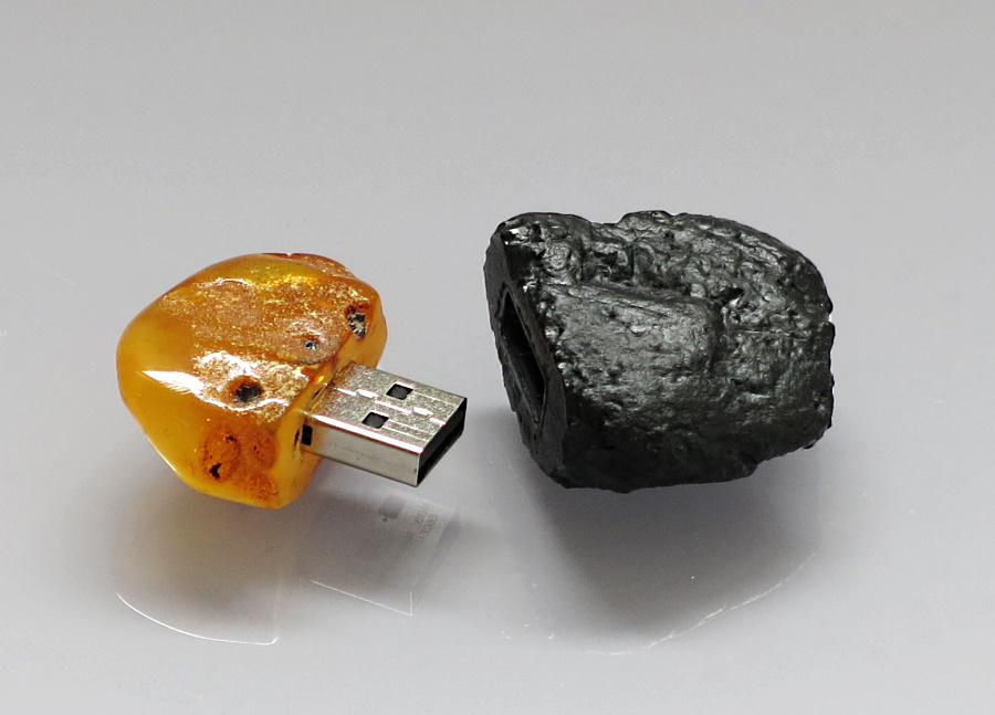 USB stick - a natural Baltic amber and a hard coal