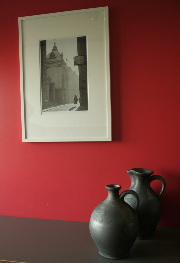 folk ceramics – grey pottery – composition with use of two pots, the wall in contrasting colors in the background